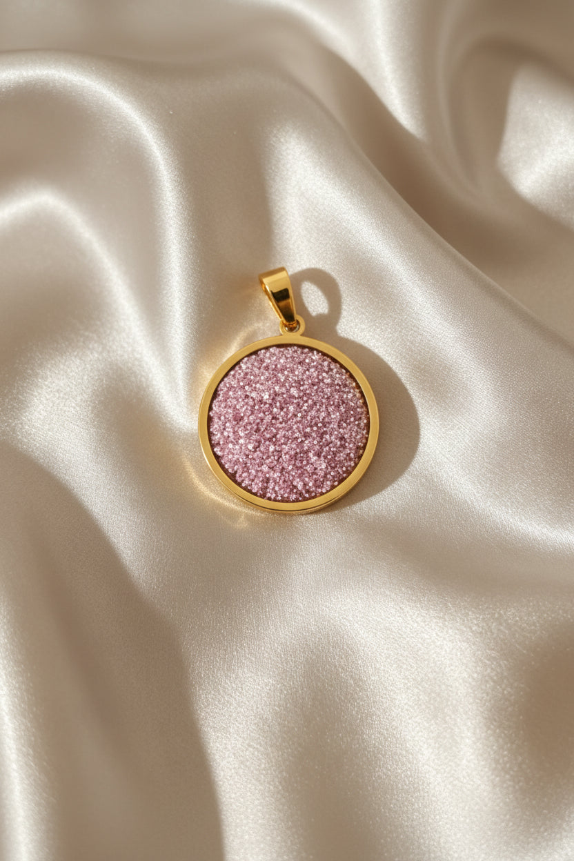 Pendant L with epoxy settings in gold tone