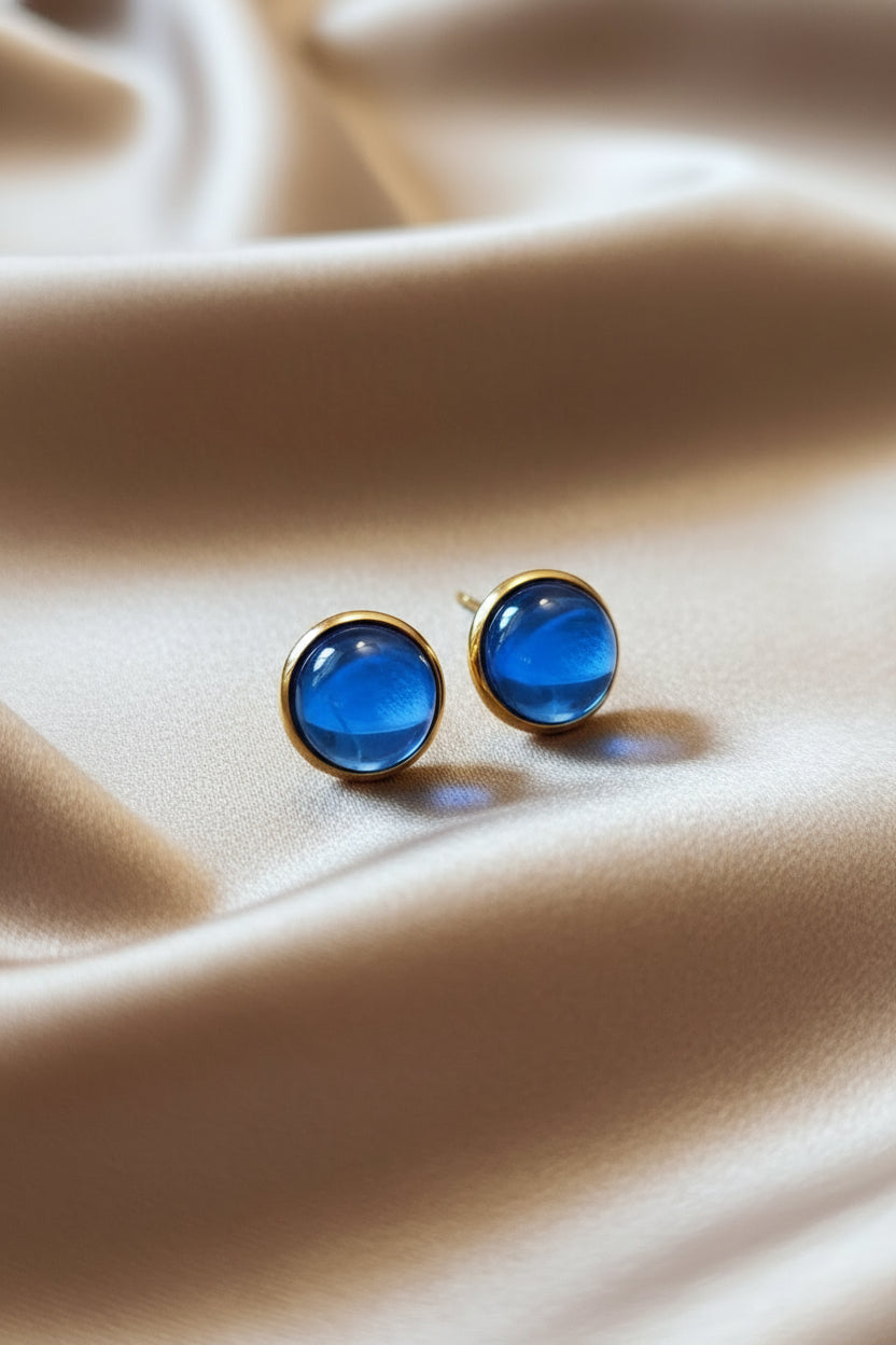 Stud Earrings in gold tone