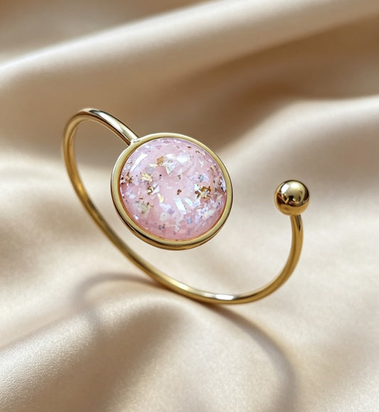 Slightly Adjustable Cuff Bracelet with 1 disc gold tone
