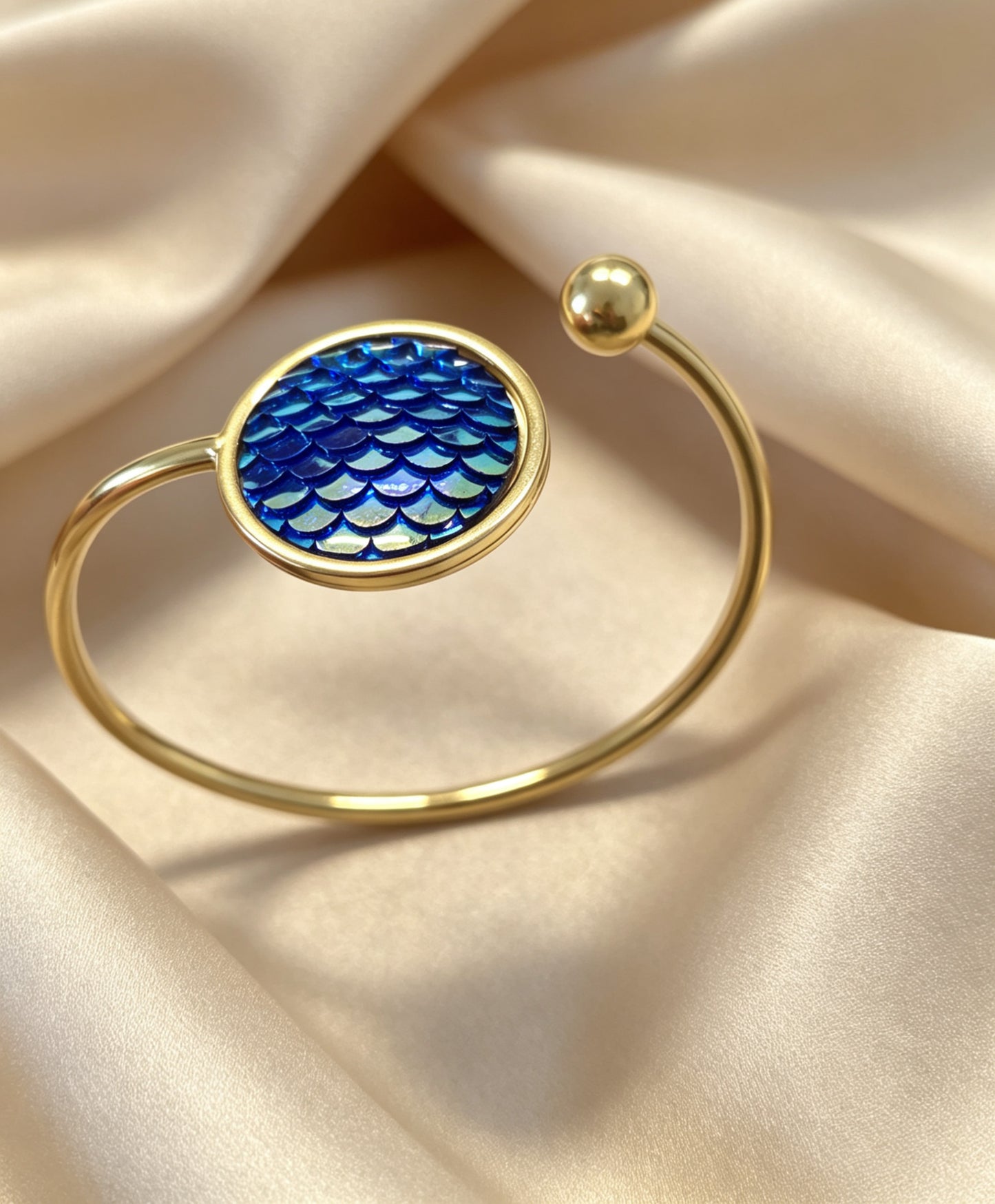 Slightly Adjustable Cuff Bracelet with 1 disc gold tone