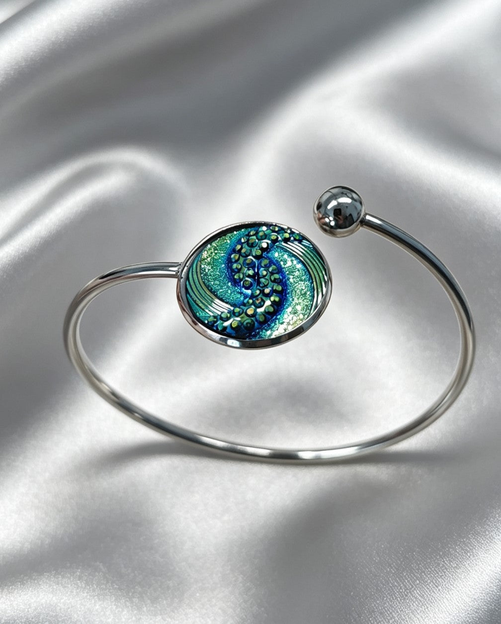 Slightly Adjustable Cuff Bracelet L with 1 disc