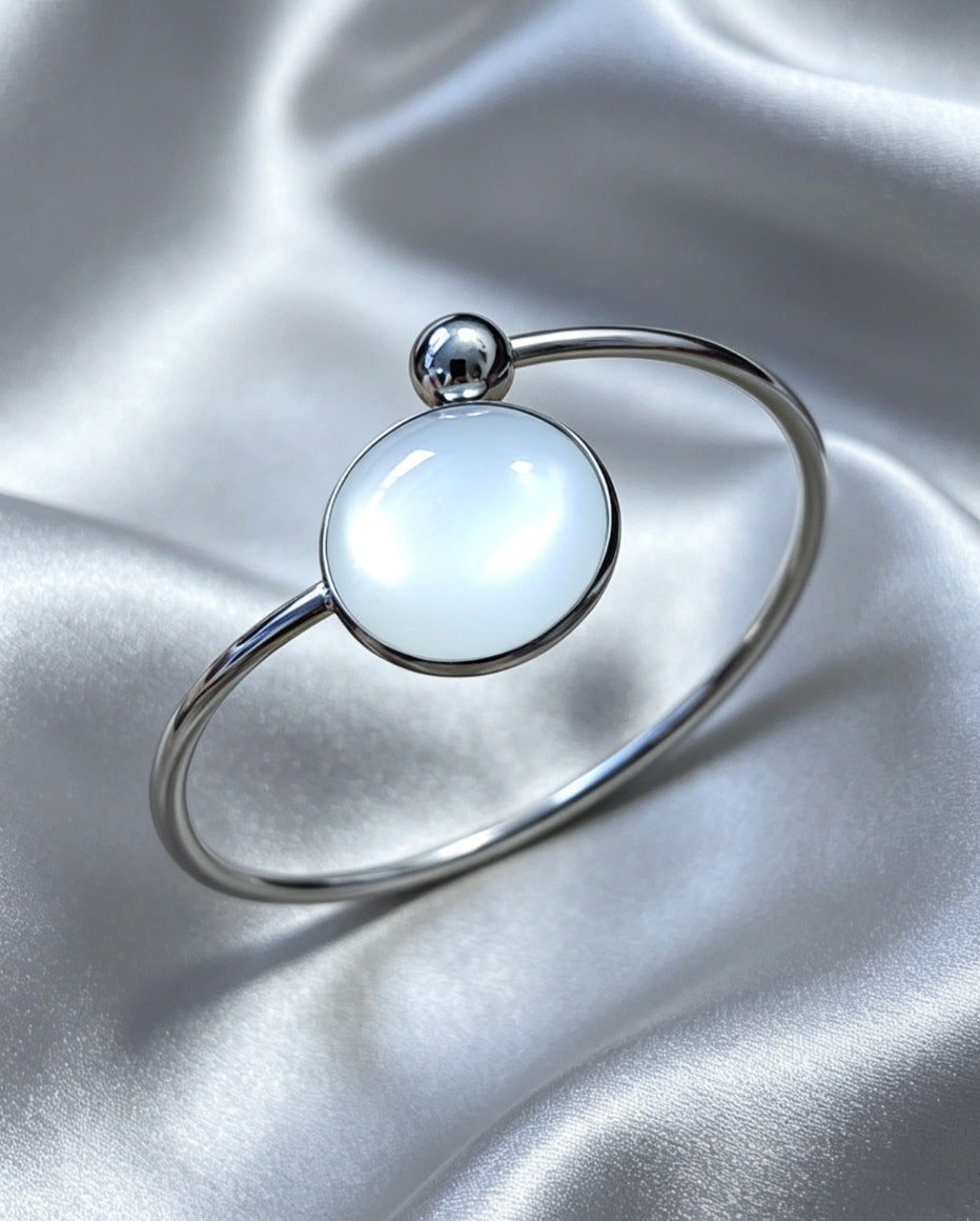 Slightly Adjustable Cuff Bracelet L with 1 disc