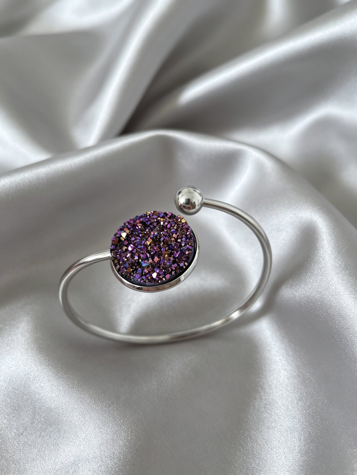 Slightly Adjustable Cuff Bracelet L with 1 disc
