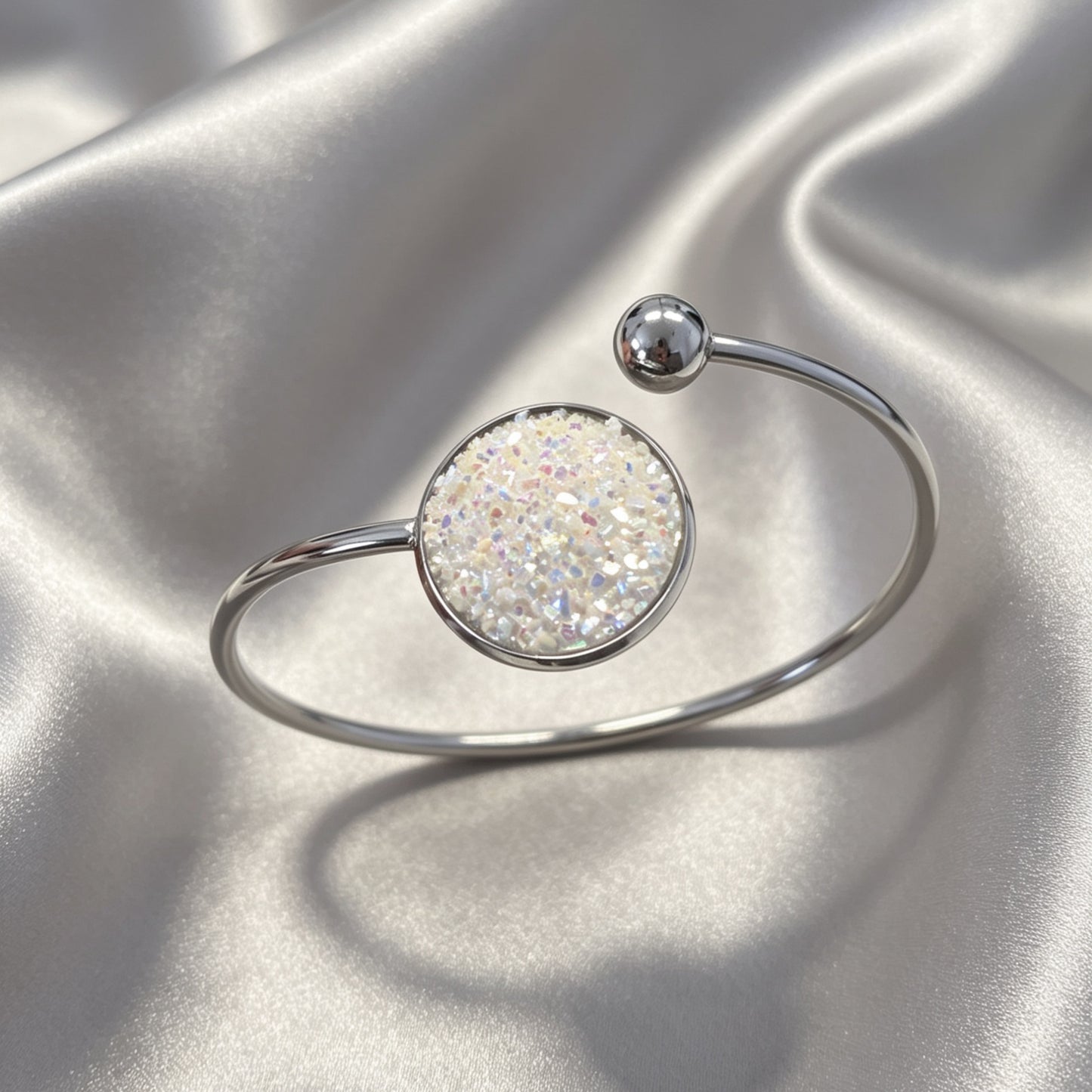 Slightly Adjustable Cuff Bracelet L with 1 disc