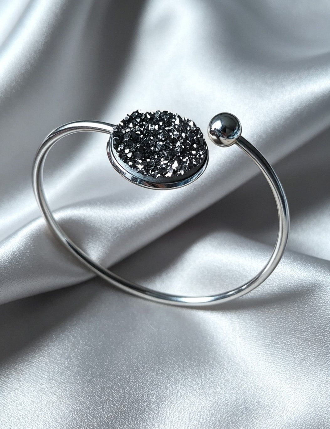 Slightly Adjustable Cuff Bracelet L with 1 disc