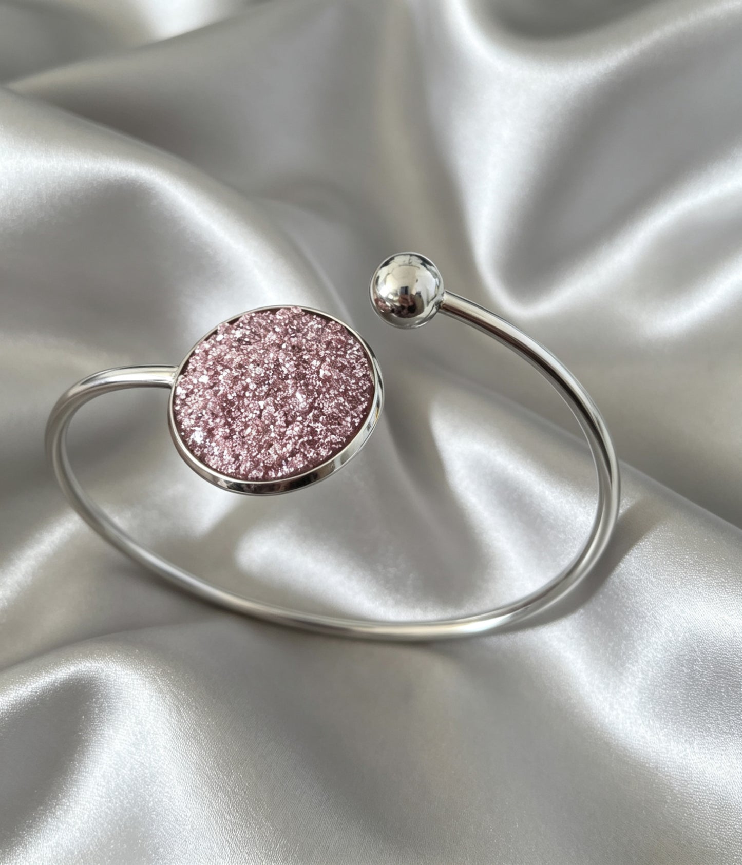 Slightly Adjustable Cuff Bracelet L with 1 disc