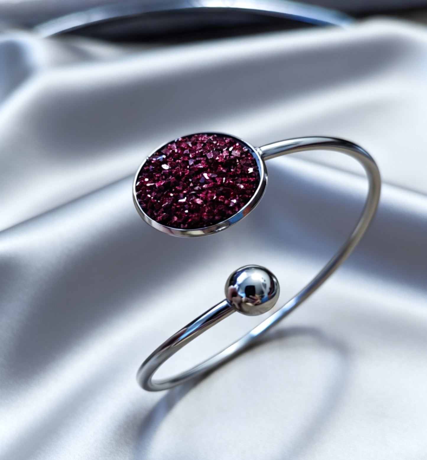 Slightly Adjustable Cuff Bracelet L with 1 disc