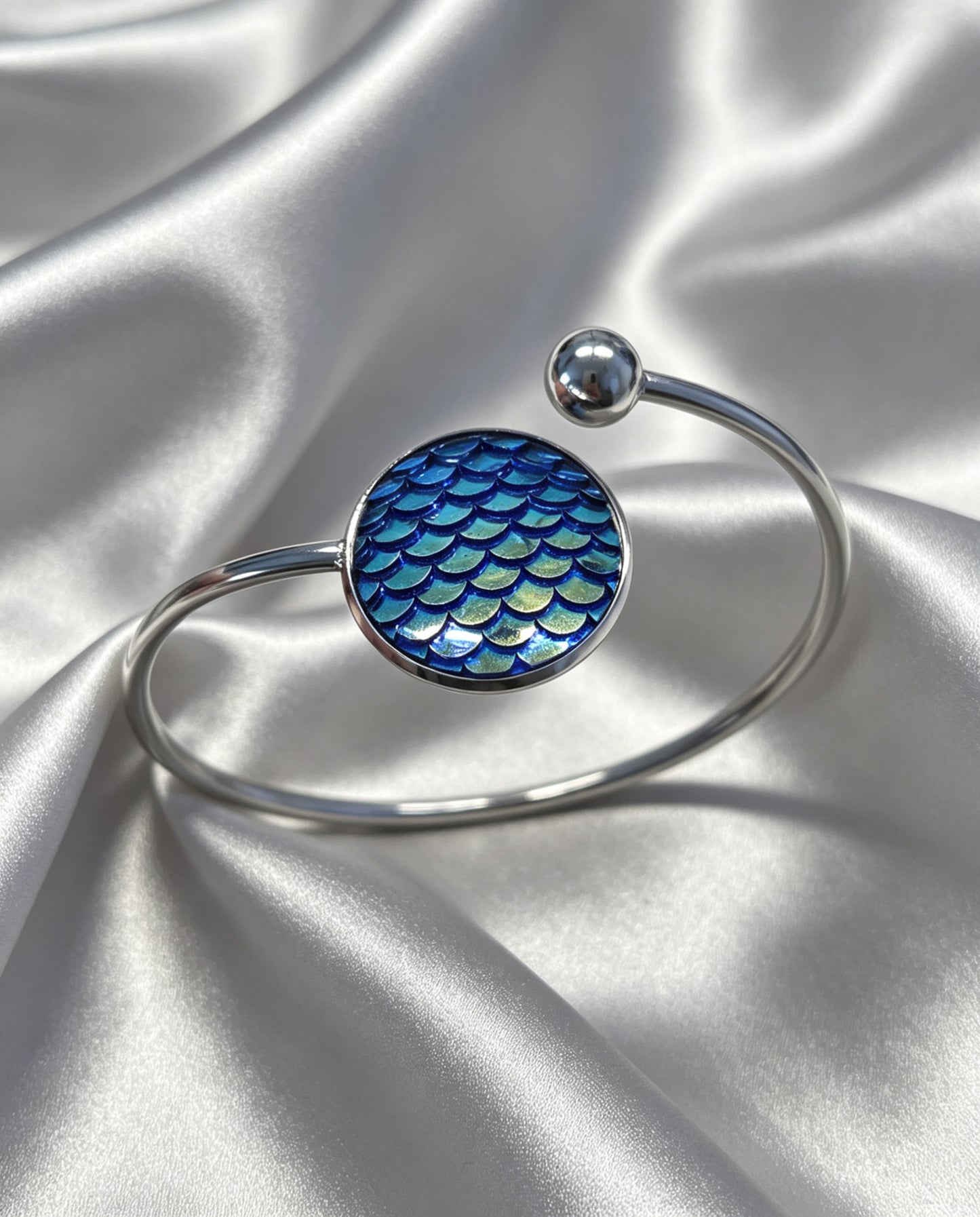 Slightly Adjustable Cuff Bracelet L with 1 disc