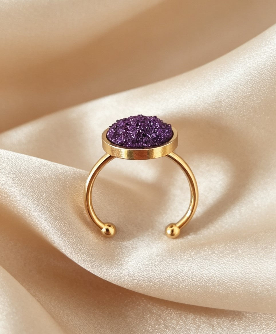 Adjustable ring S with resin disc in gold tone