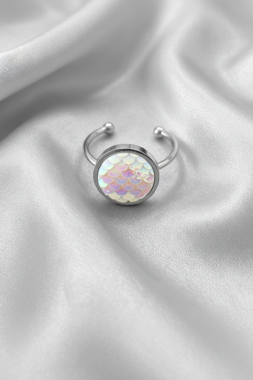 Adjustable ring S with resin disc in silver tone