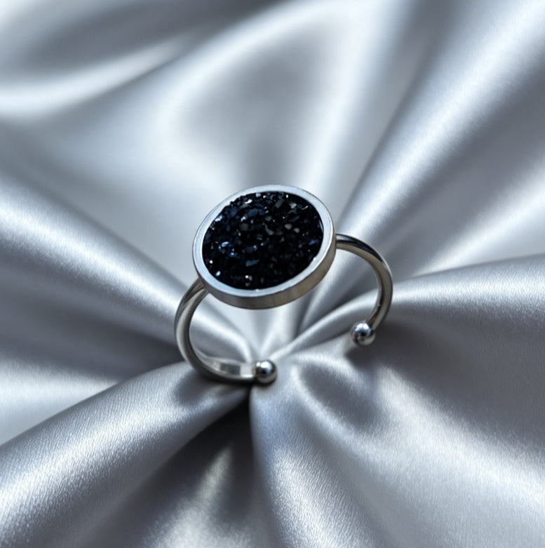 Adjustable ring S with resin disc in silver tone