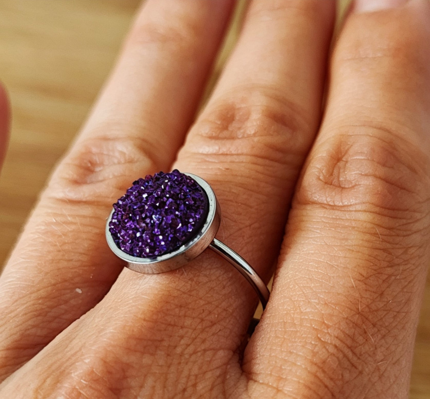 Adjustable ring S with resin disc in silver tone