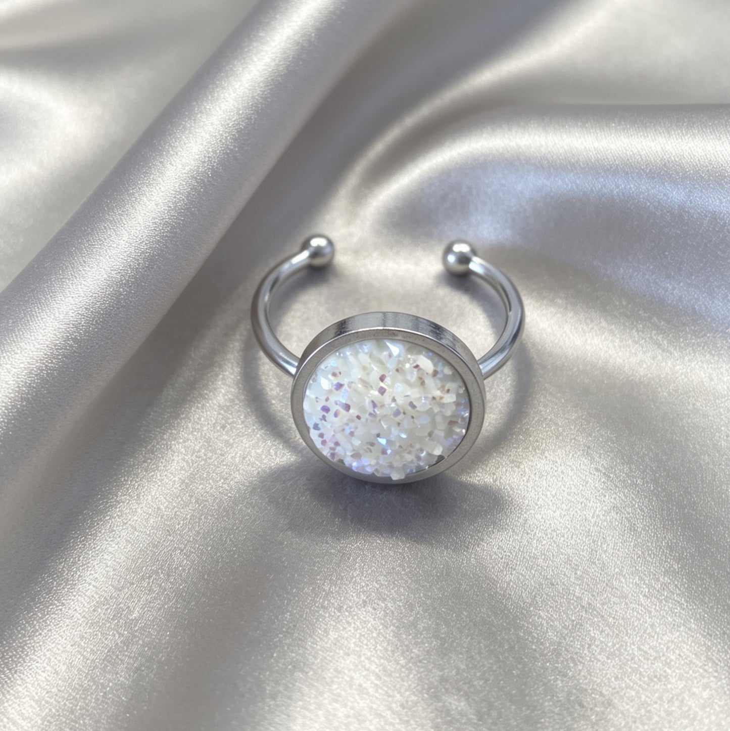 Adjustable ring S with resin disc in silver tone