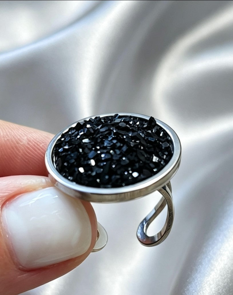 Adjustable ring L with resin disc in silver tone