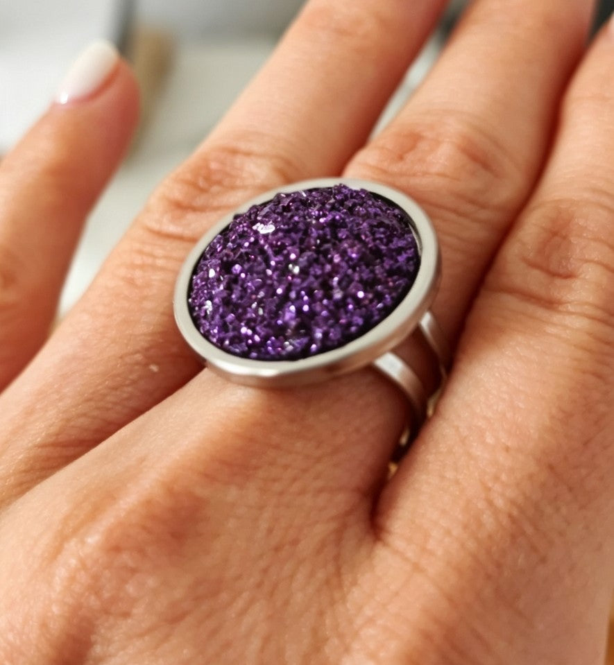 Adjustable ring L with resin disc in silver tone