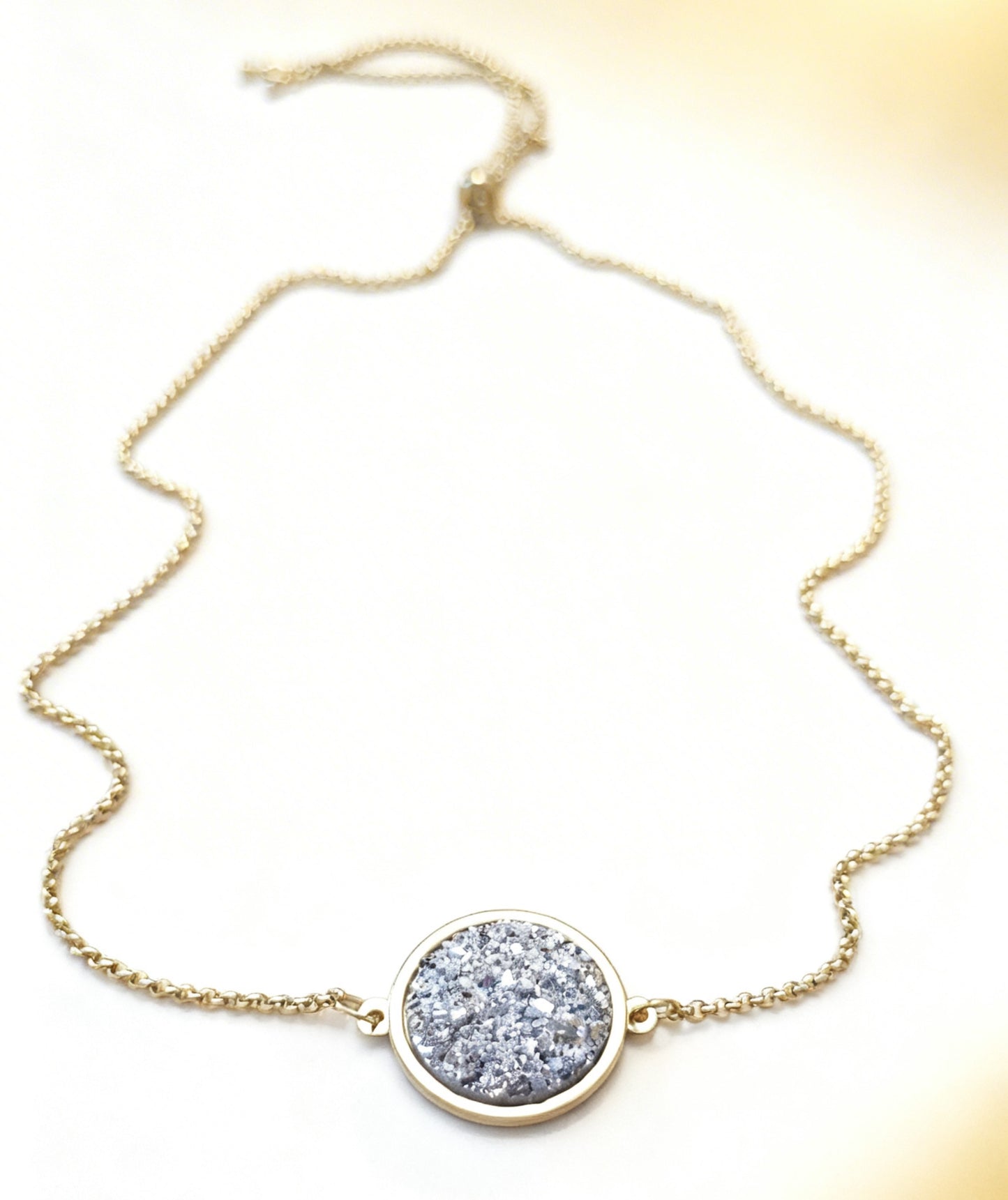 Single Disc Pendant Necklace in gold tone
