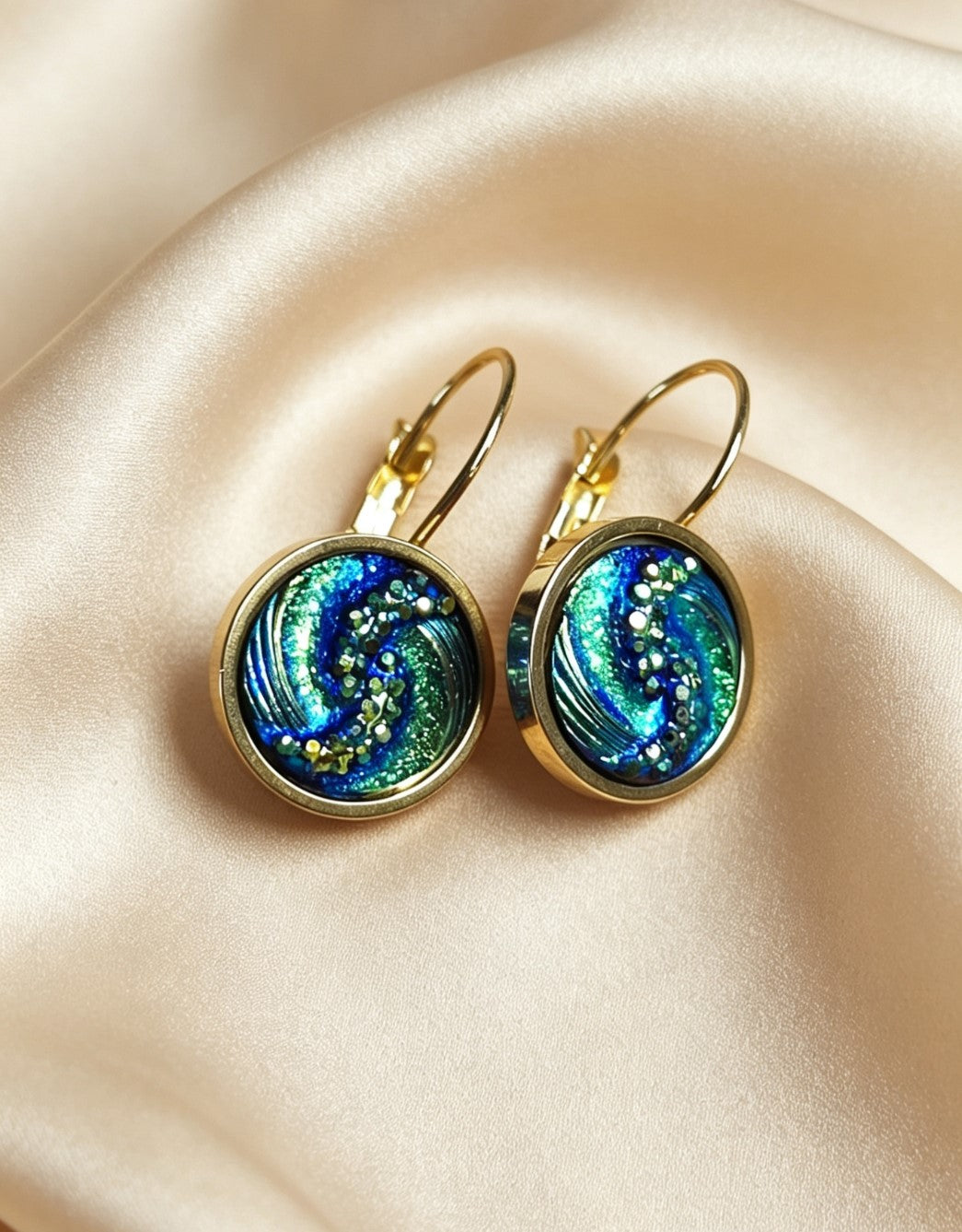 Leverback Earrings in gold tone
