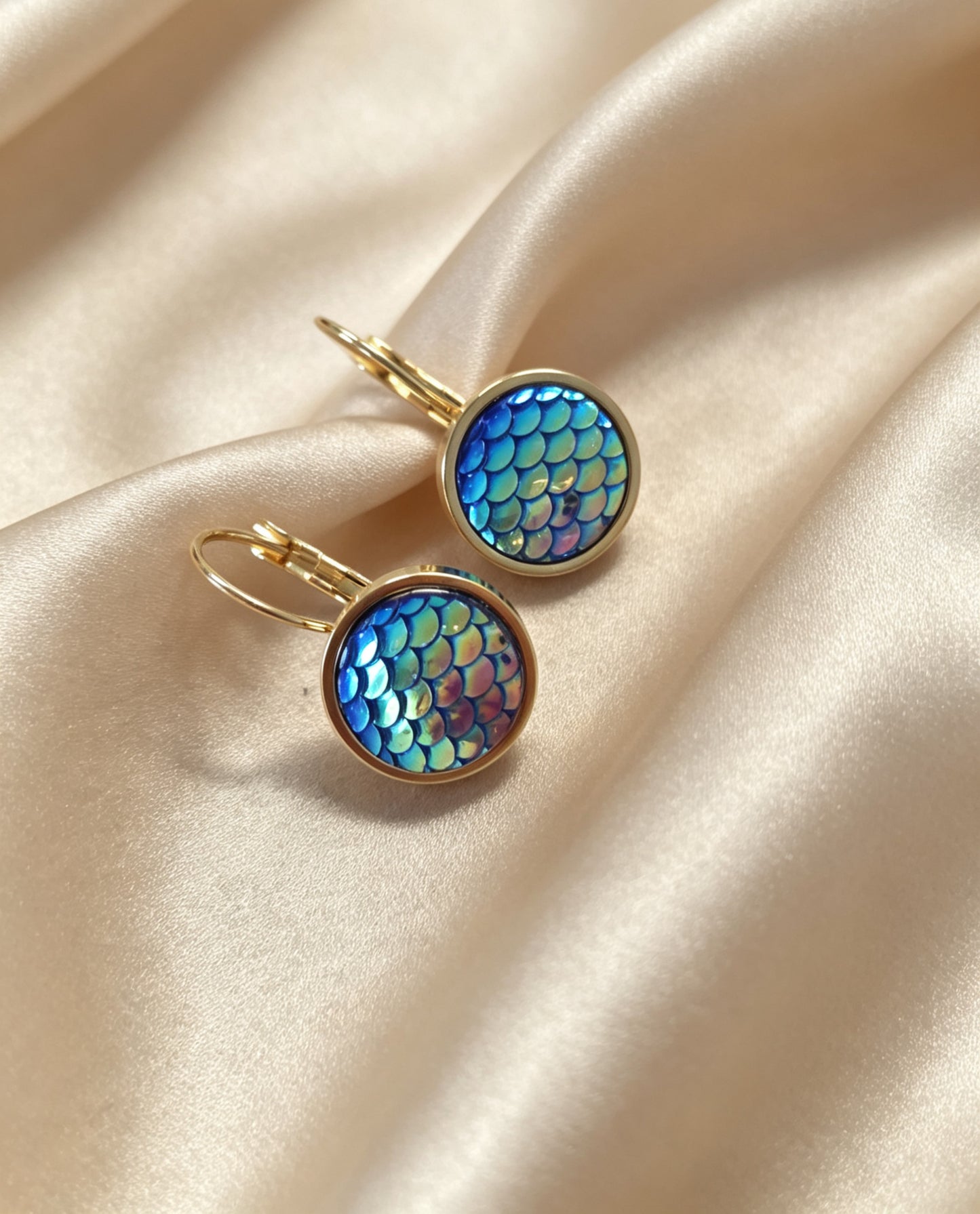Leverback Earrings in gold tone