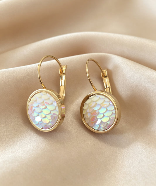 Leverback Earrings in gold tone