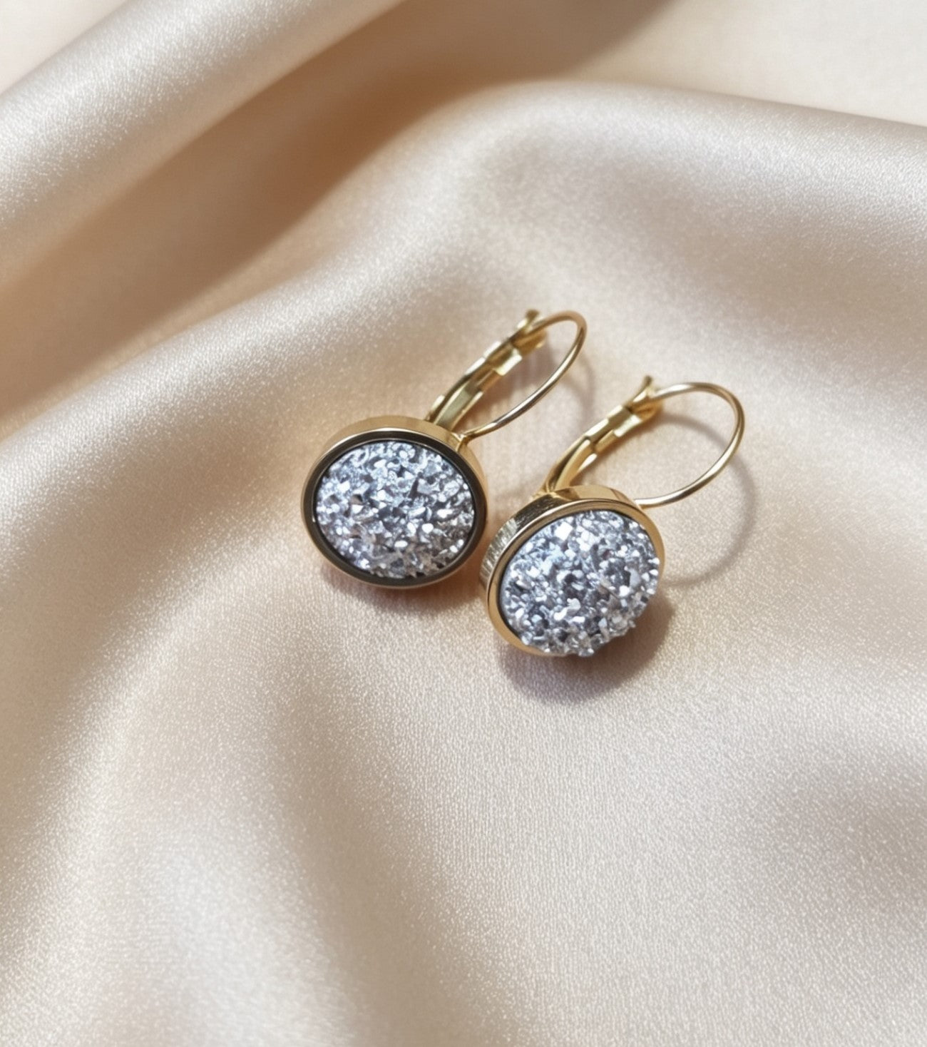 Leverback Earrings in gold tone