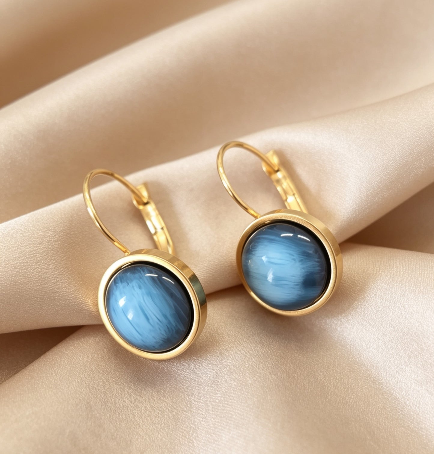 Leverback Earrings in gold tone