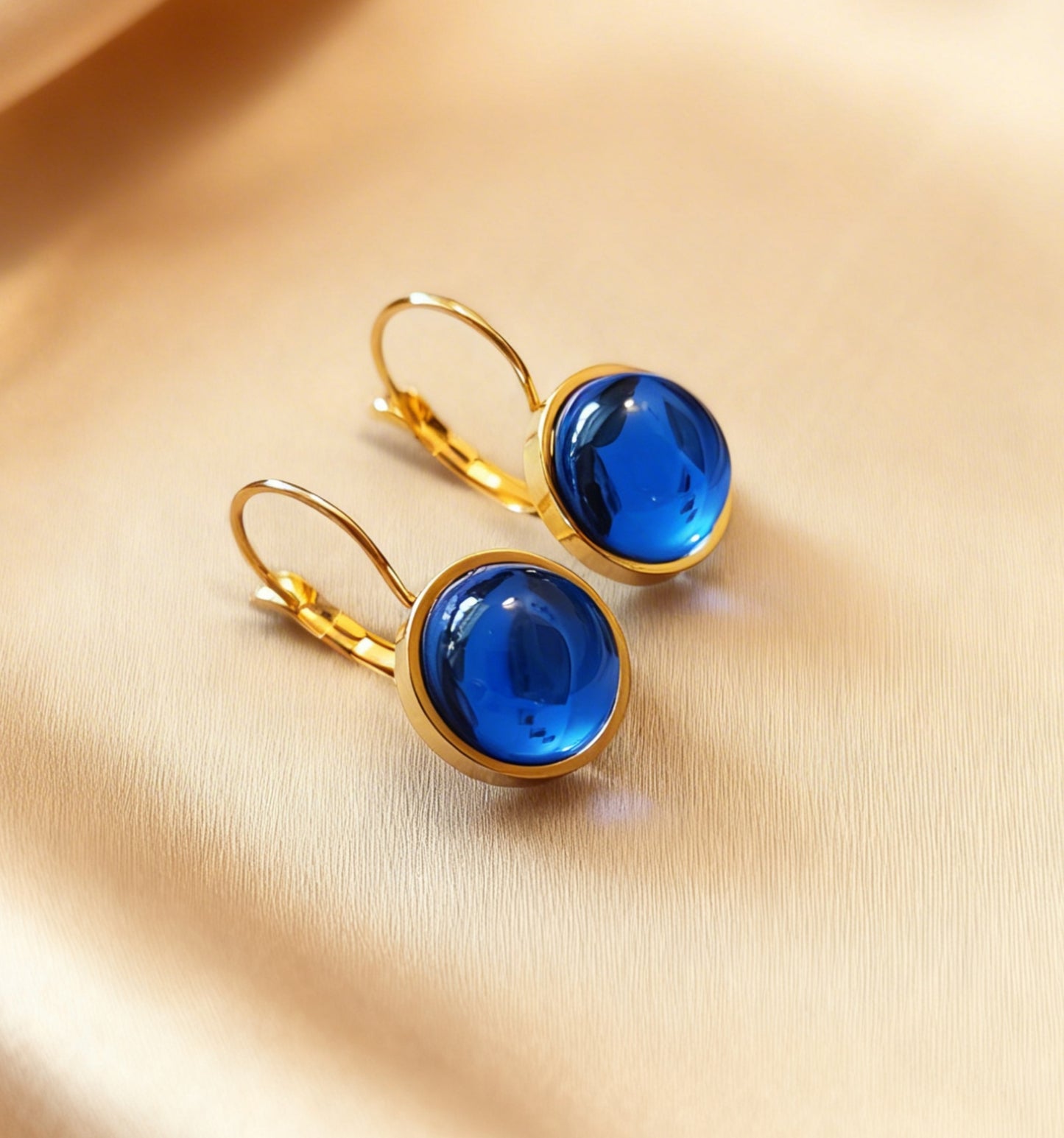 Leverback Earrings in gold tone
