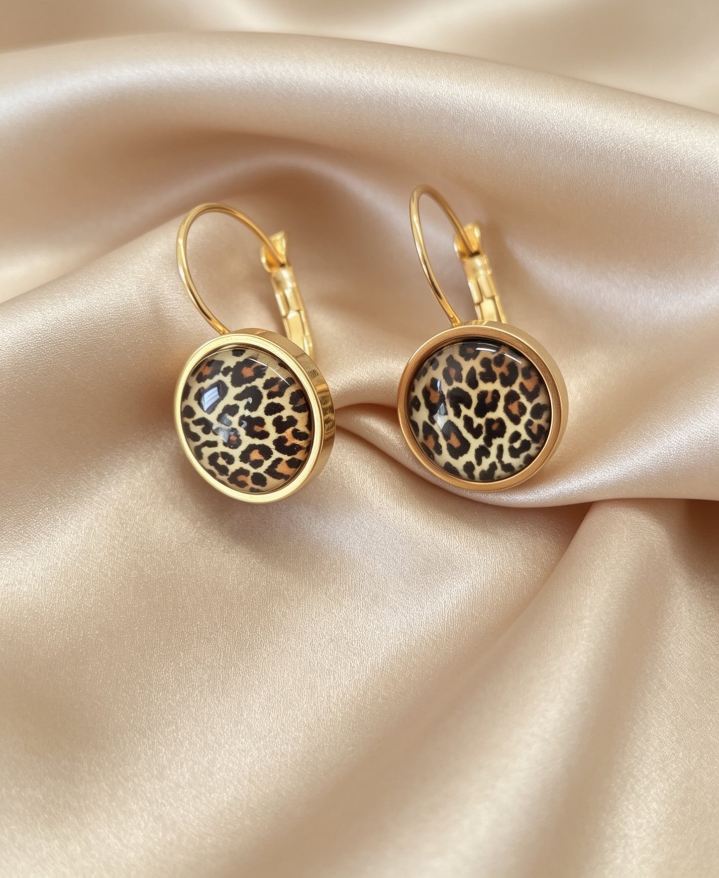 Leverback Earrings in gold tone