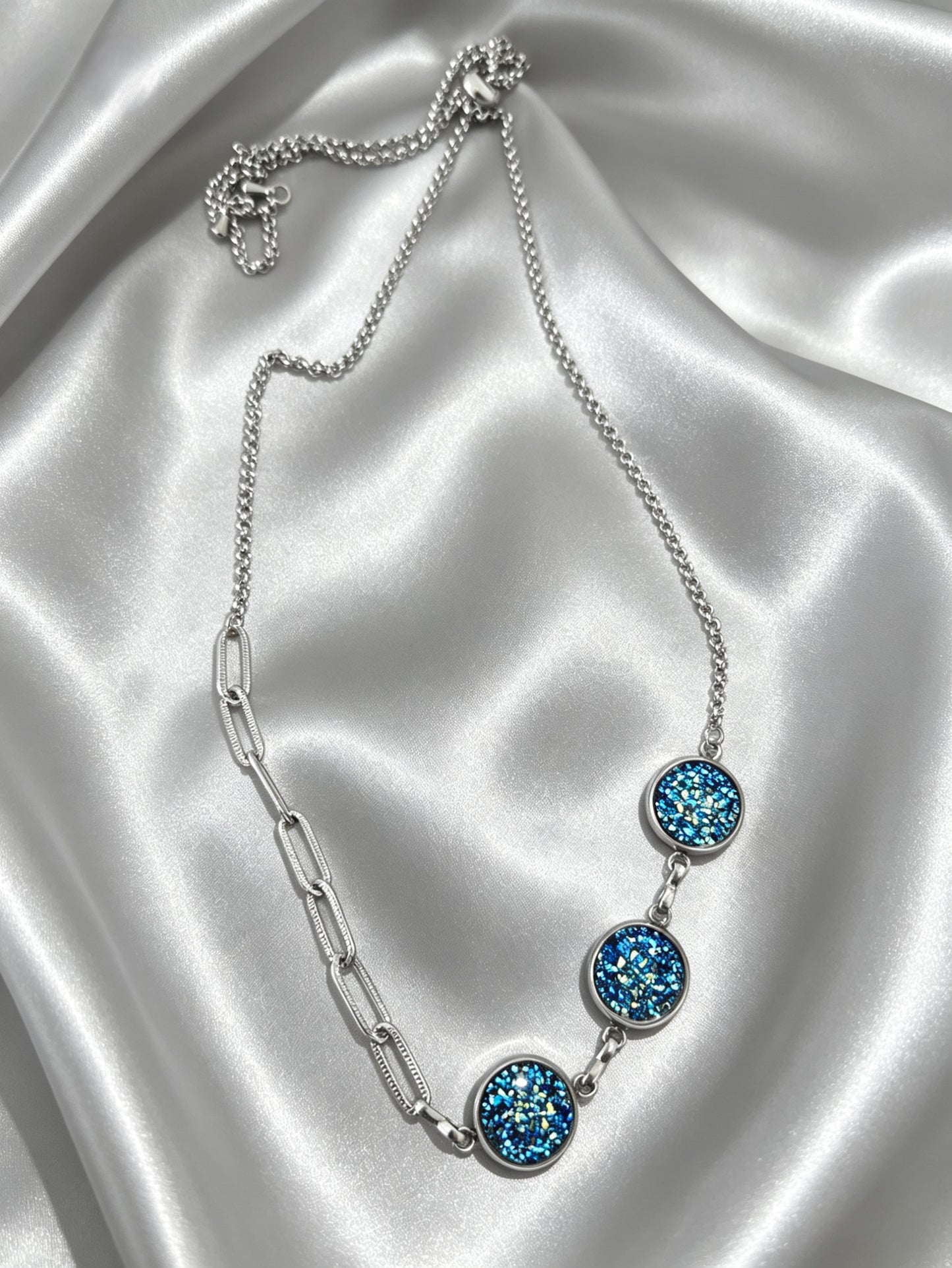 Multi Disc Pendant Necklace in silver tone
