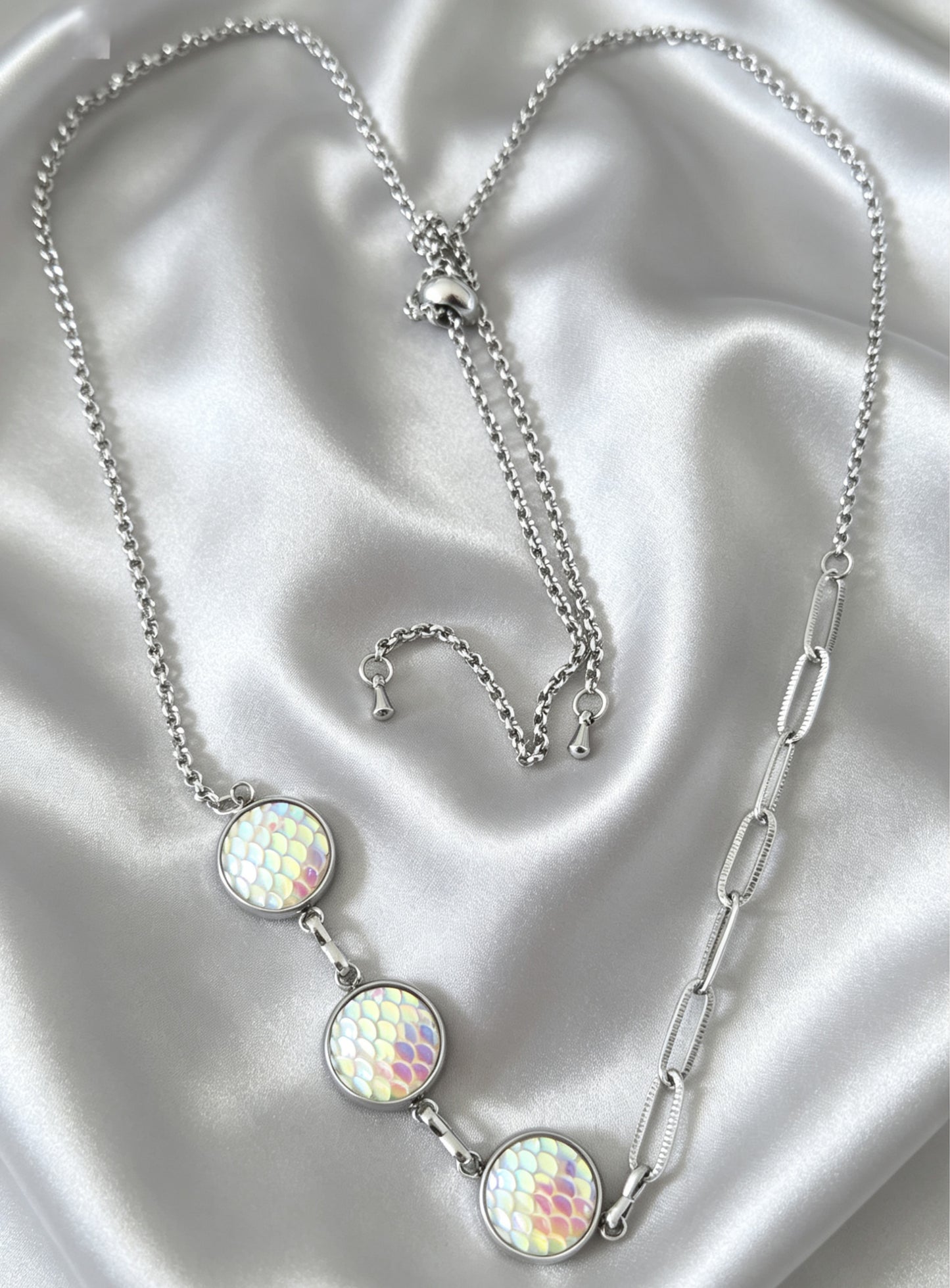 Multi Disc Pendant Necklace in silver tone
