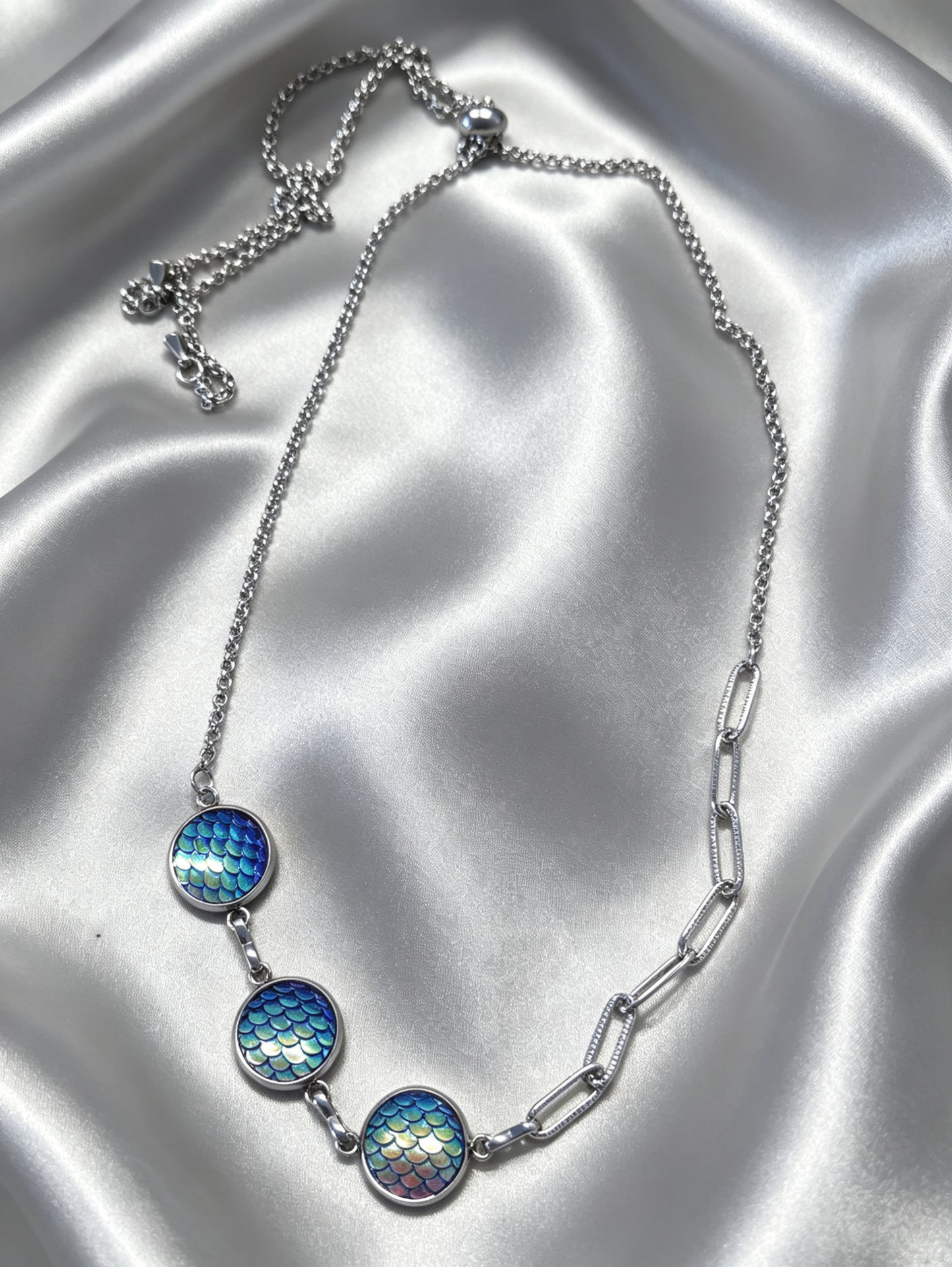 Multi Disc Pendant Necklace in silver tone