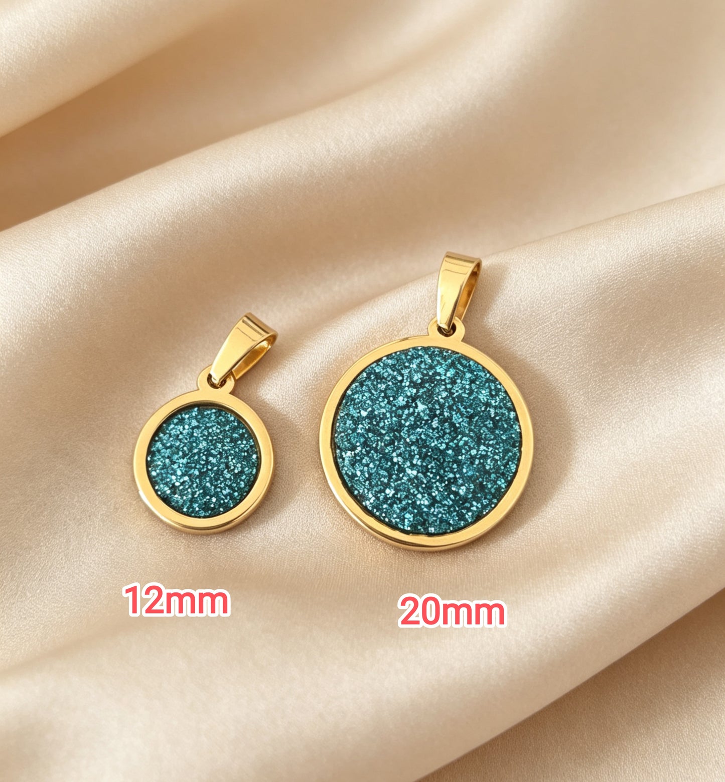 Pendant L with epoxy settings in gold tone