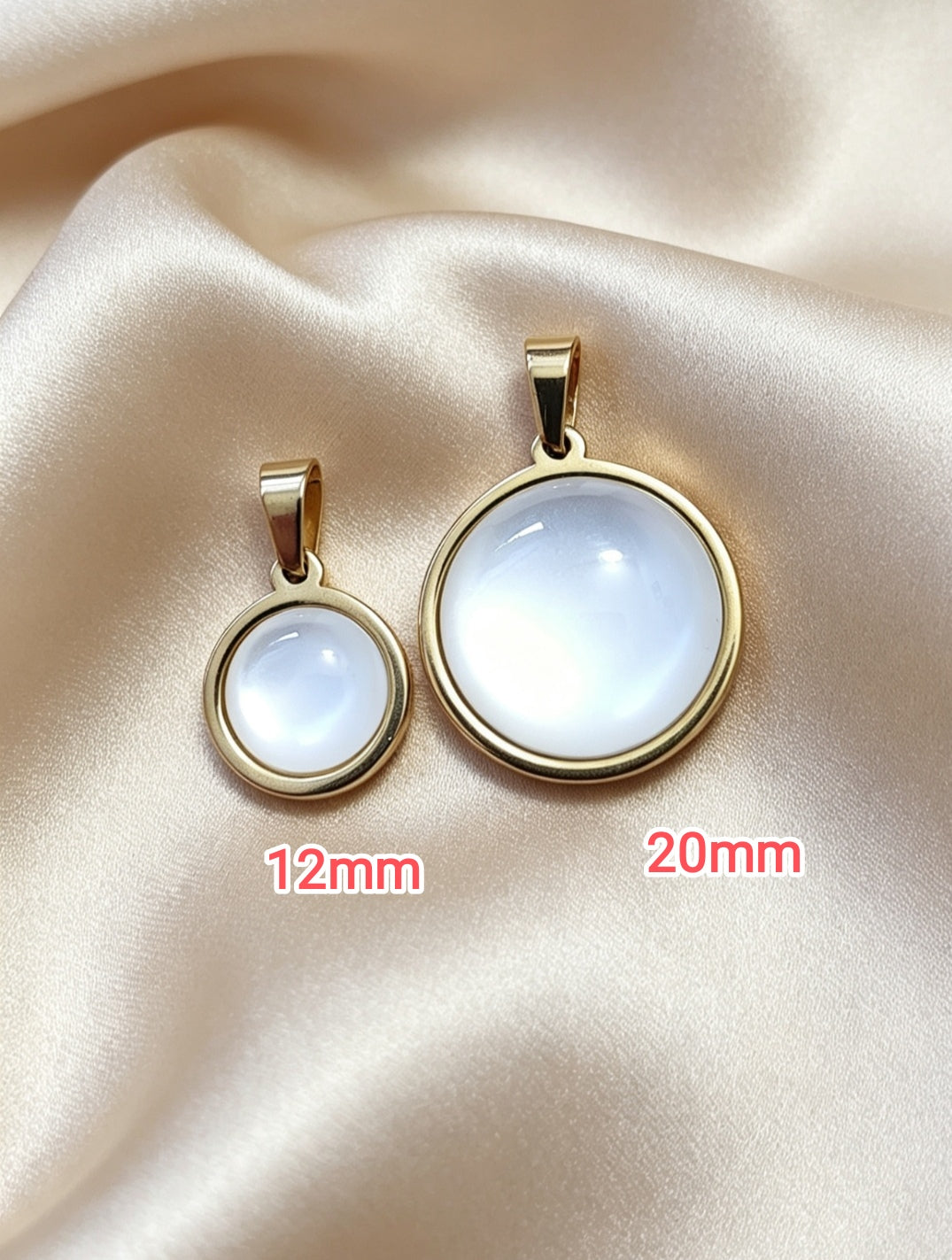 Pendant L with epoxy settings in gold tone