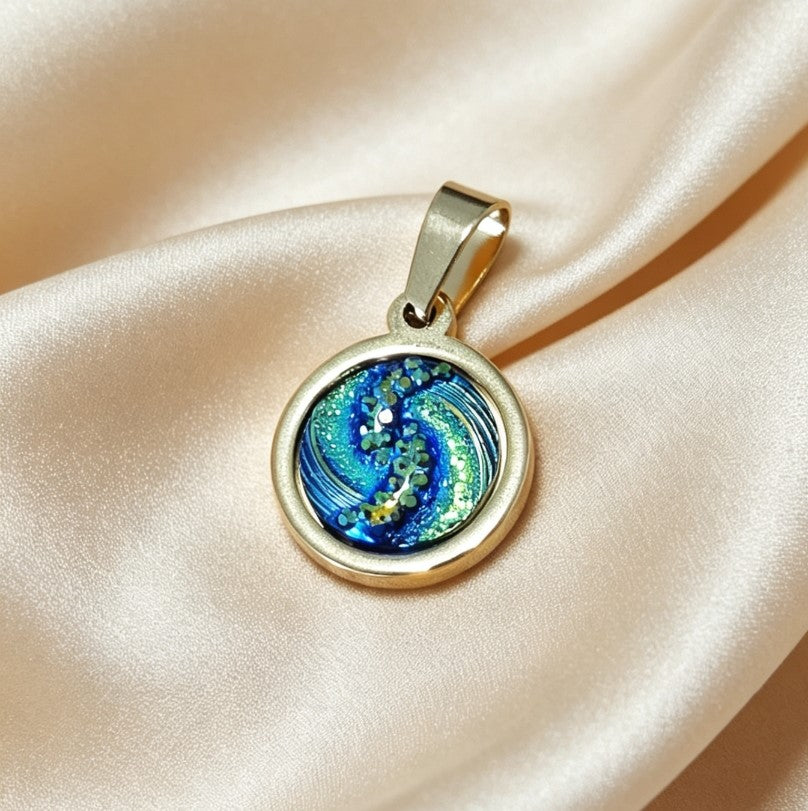 Pendant S with epoxy settings in gold tone