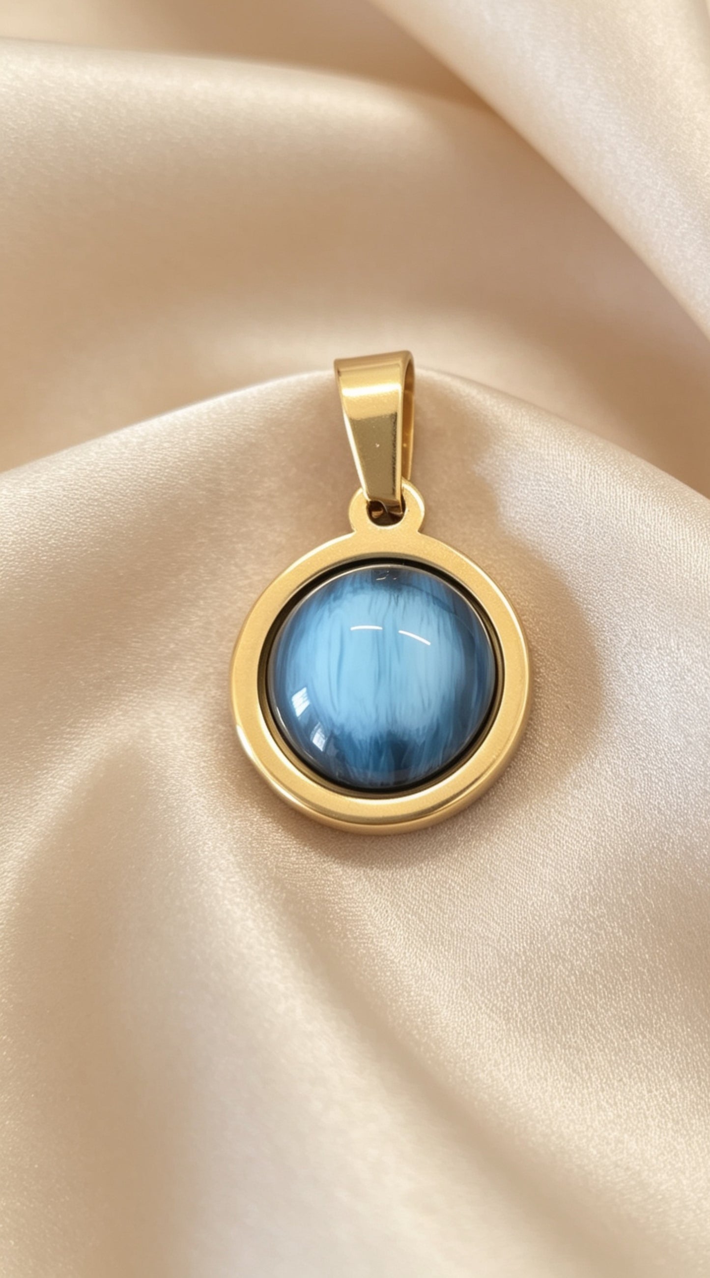 Pendant S with epoxy settings in gold tone