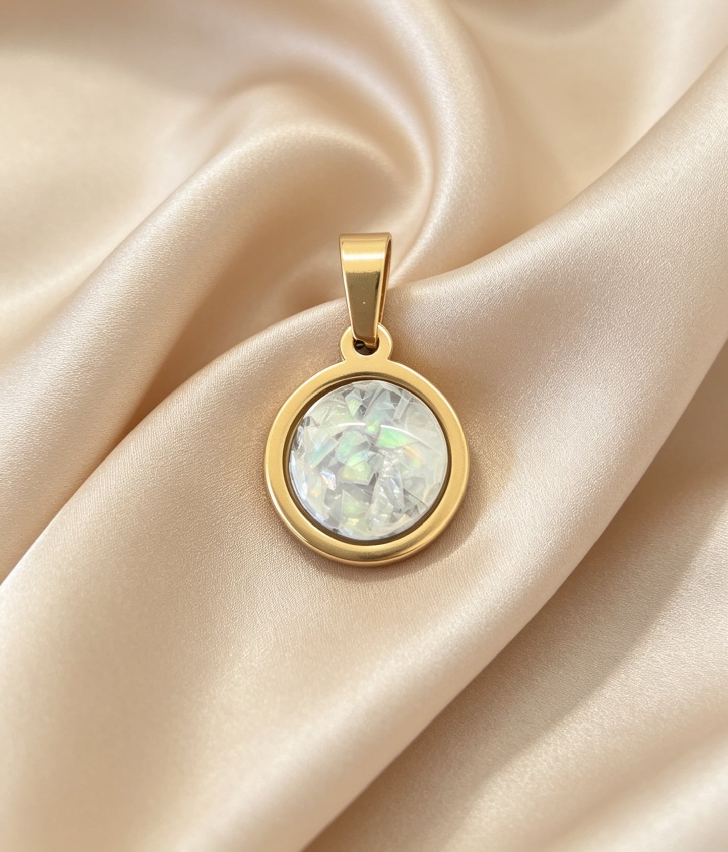 Pendant S with epoxy settings in gold tone