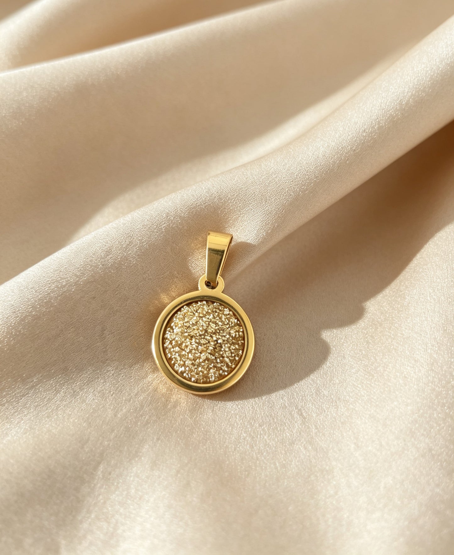 Pendant S with epoxy settings in gold tone
