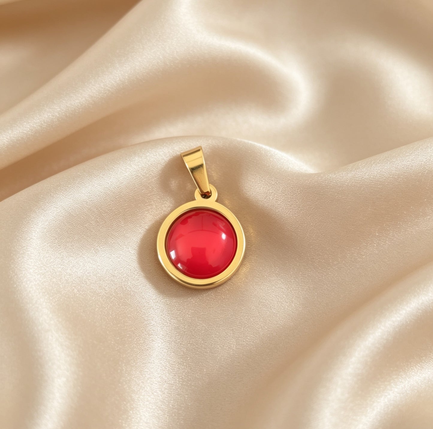 Pendant S with epoxy settings in gold tone