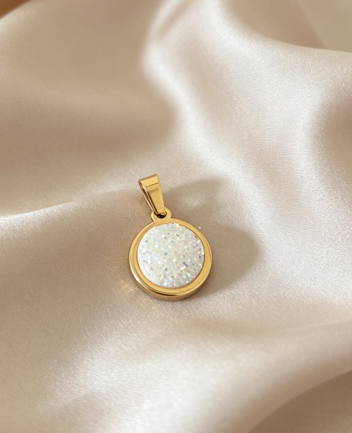 Pendant S with epoxy settings in gold tone