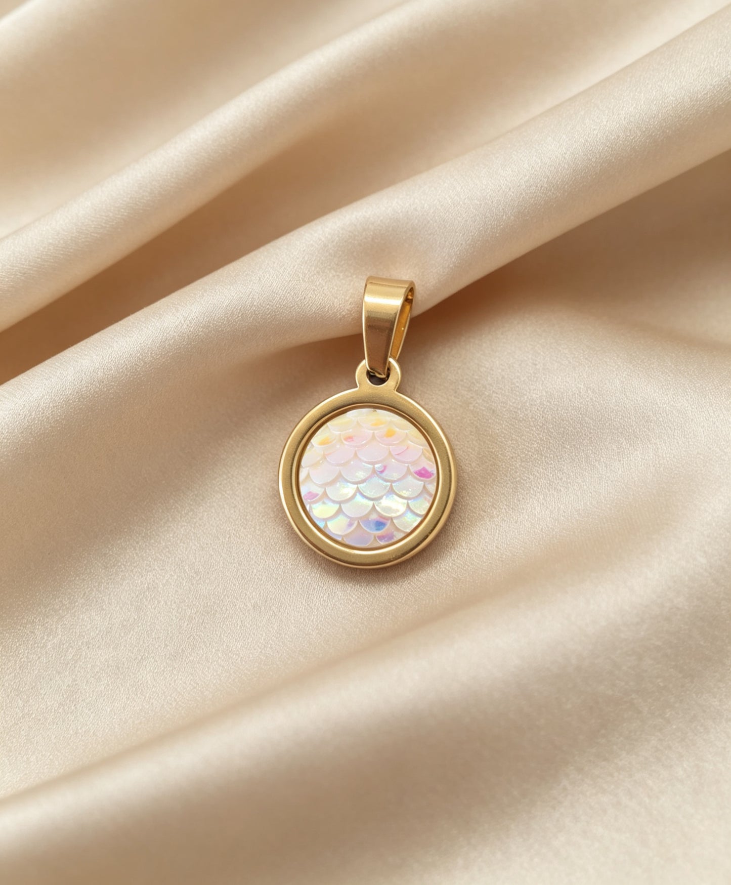 Pendant S with epoxy settings in gold tone
