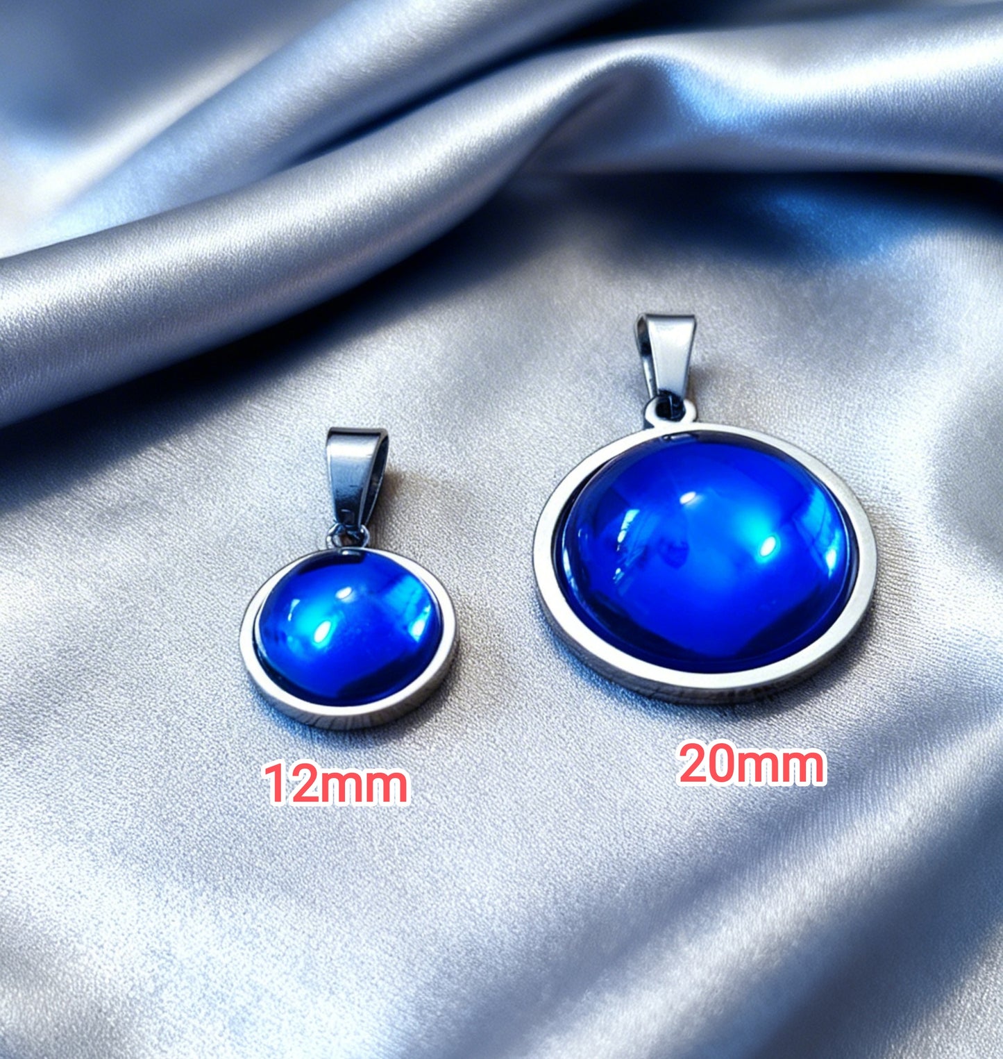 Pendant S with epoxy settings in silver tone