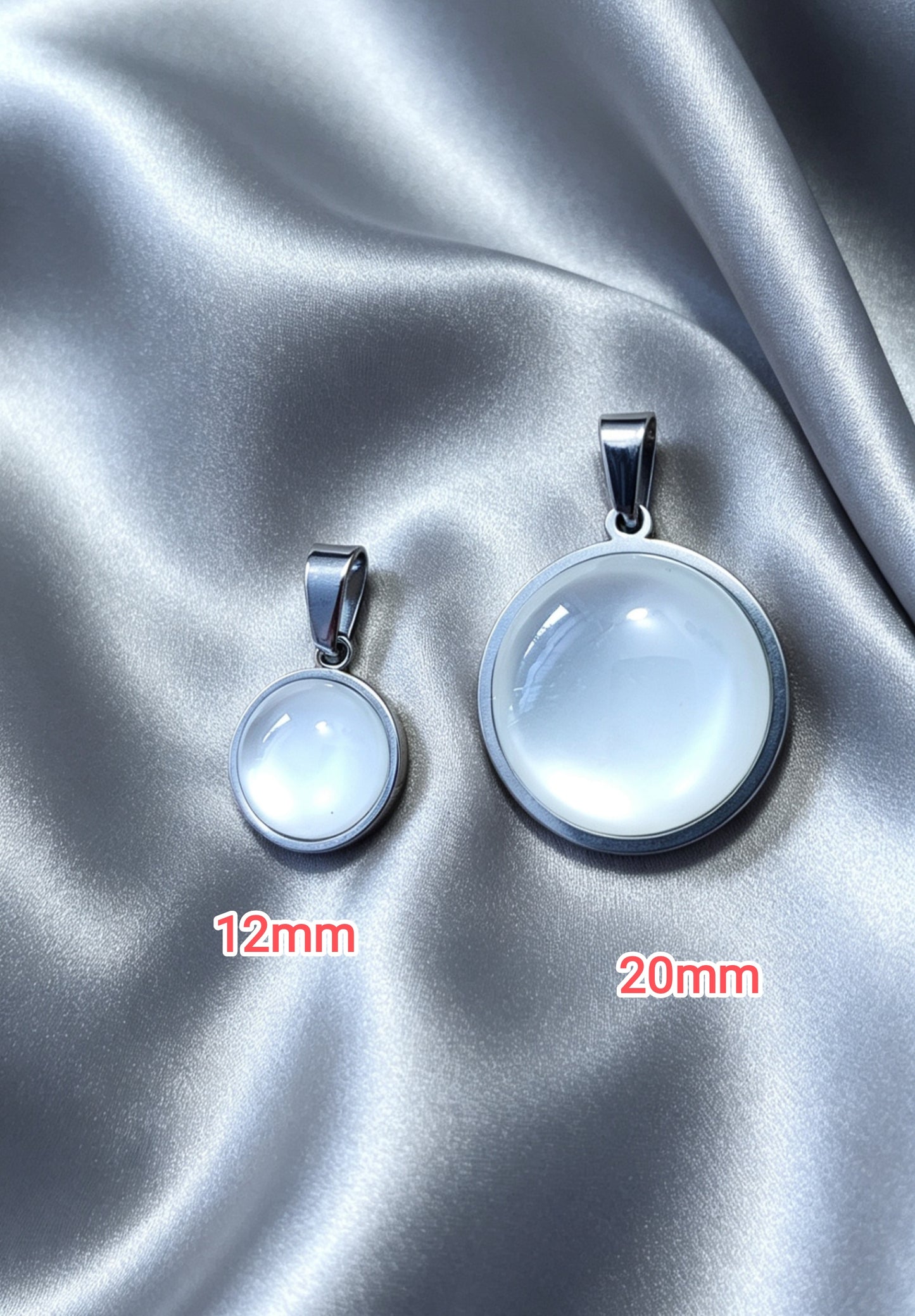 Pendant L with epoxy settings in silver tone