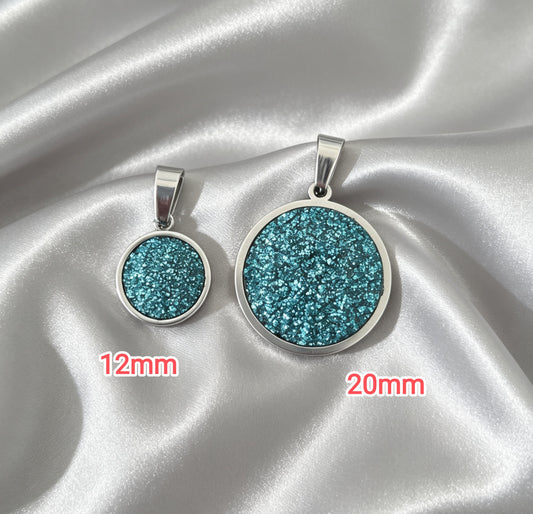 Pendant S with epoxy settings in silver tone