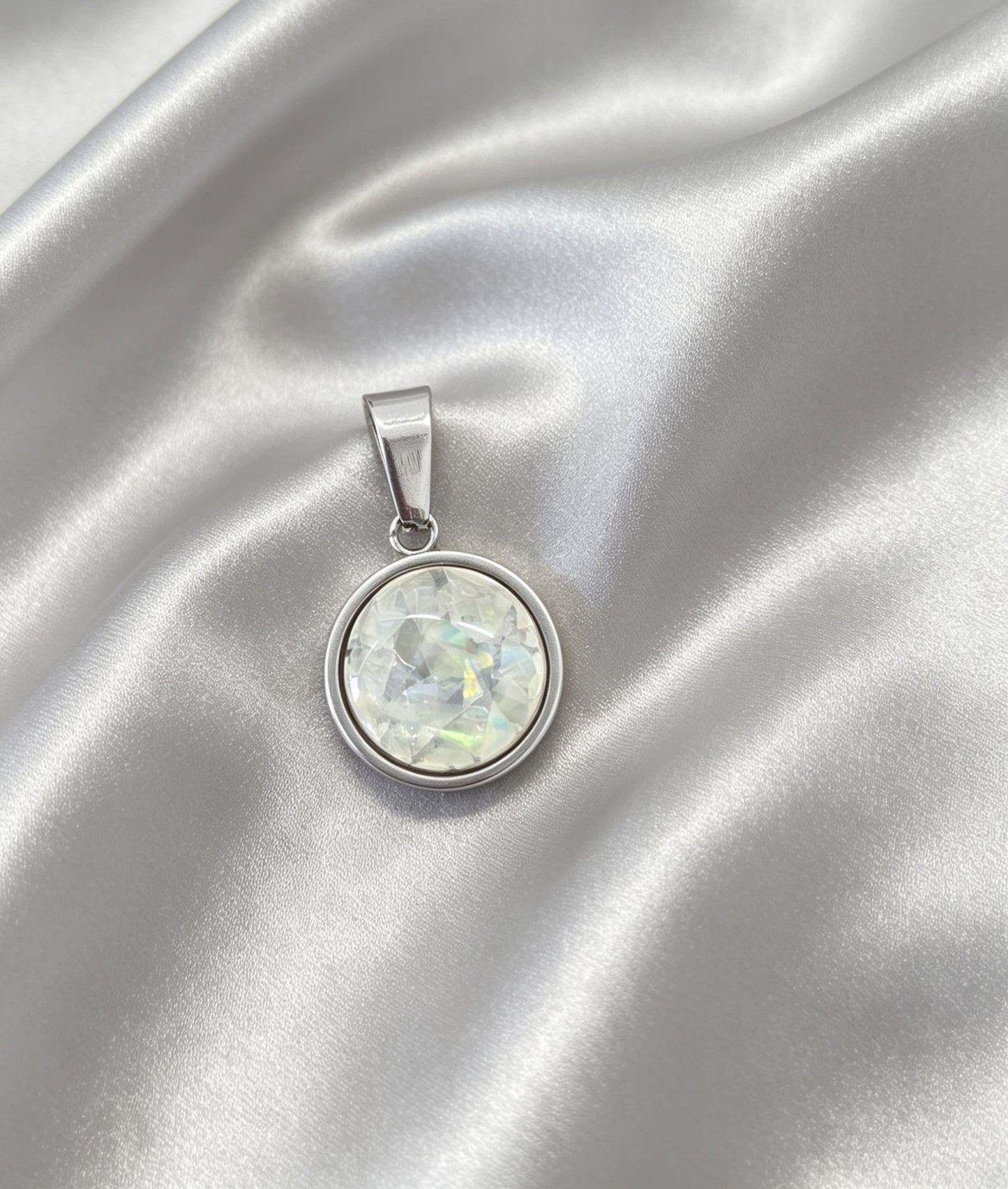 Pendant S with epoxy settings in silver tone