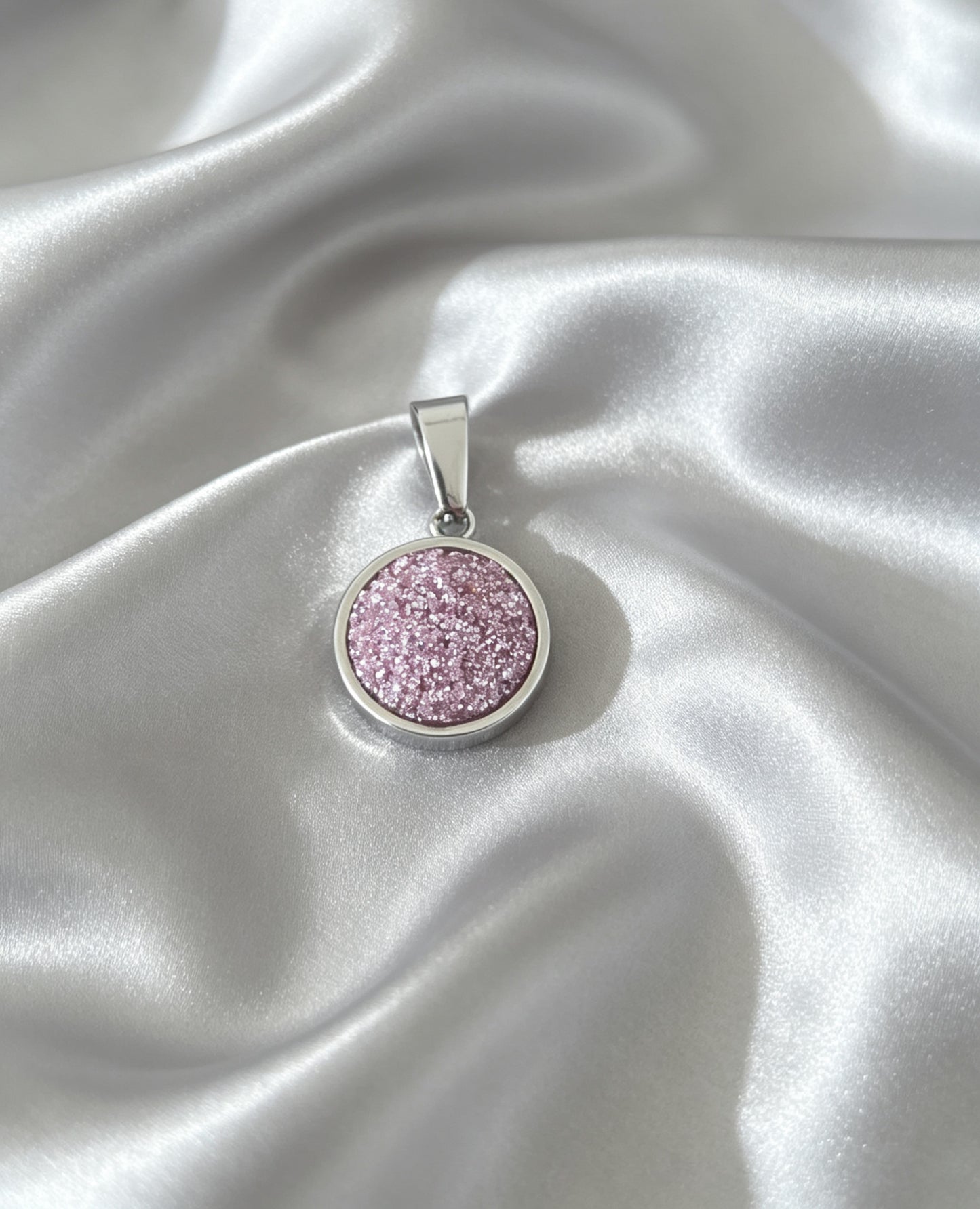Pendant S with epoxy settings in silver tone
