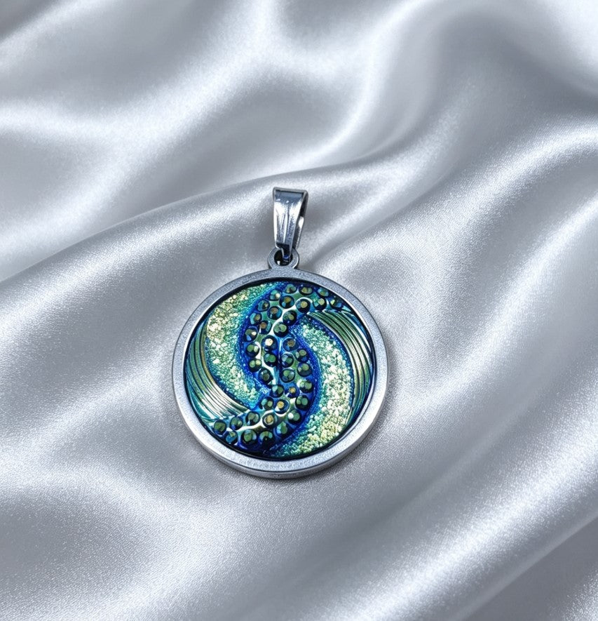 Pendant L with epoxy settings in silver tone