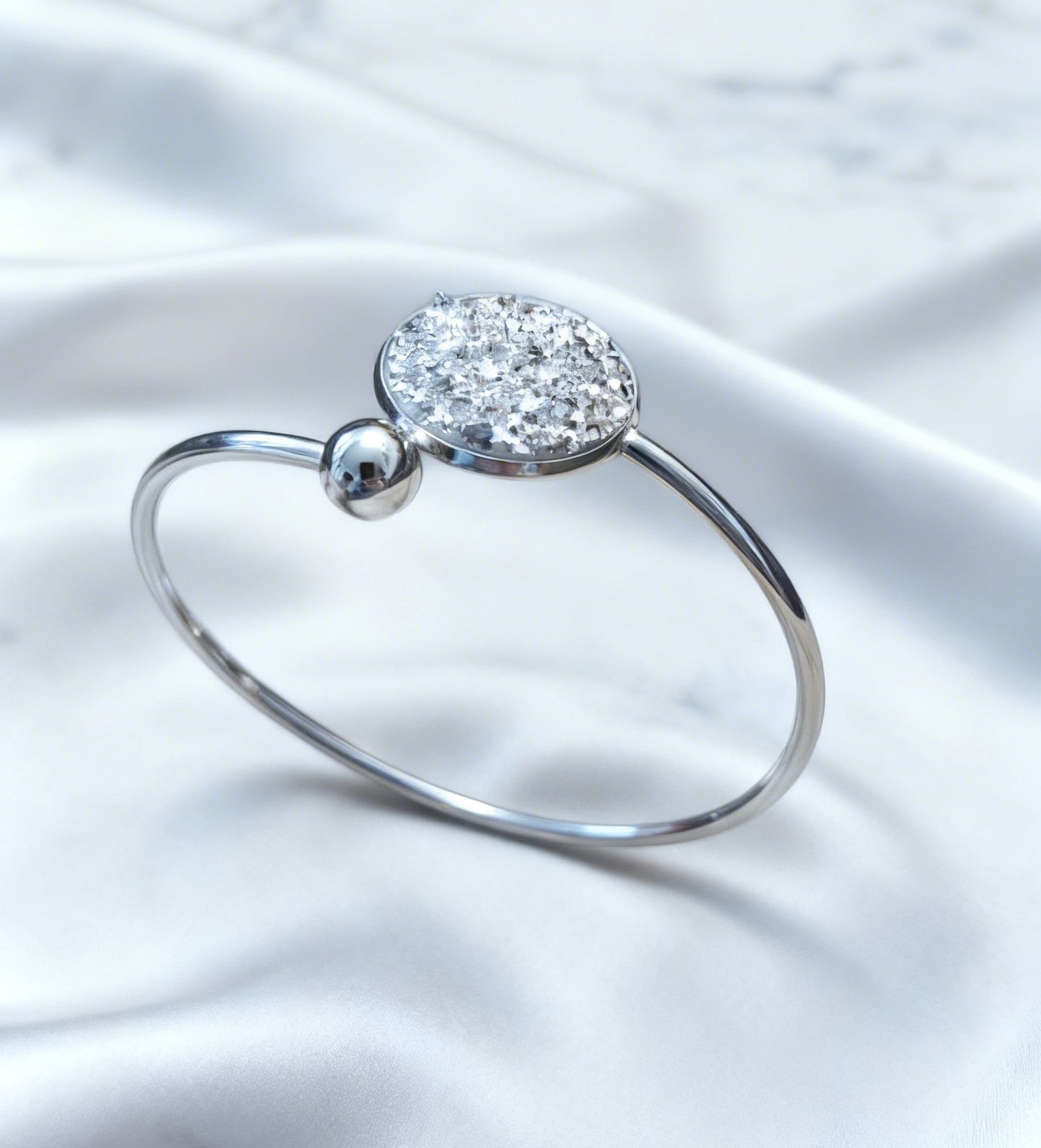 Slightly Adjustable Cuff Bracelet L with 1 disc