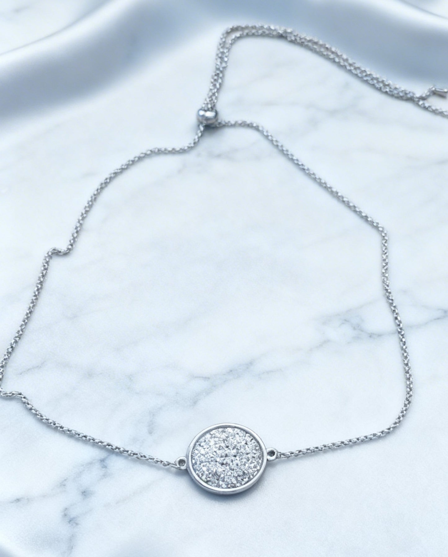 Single Disc Pendant Necklace in silver tone