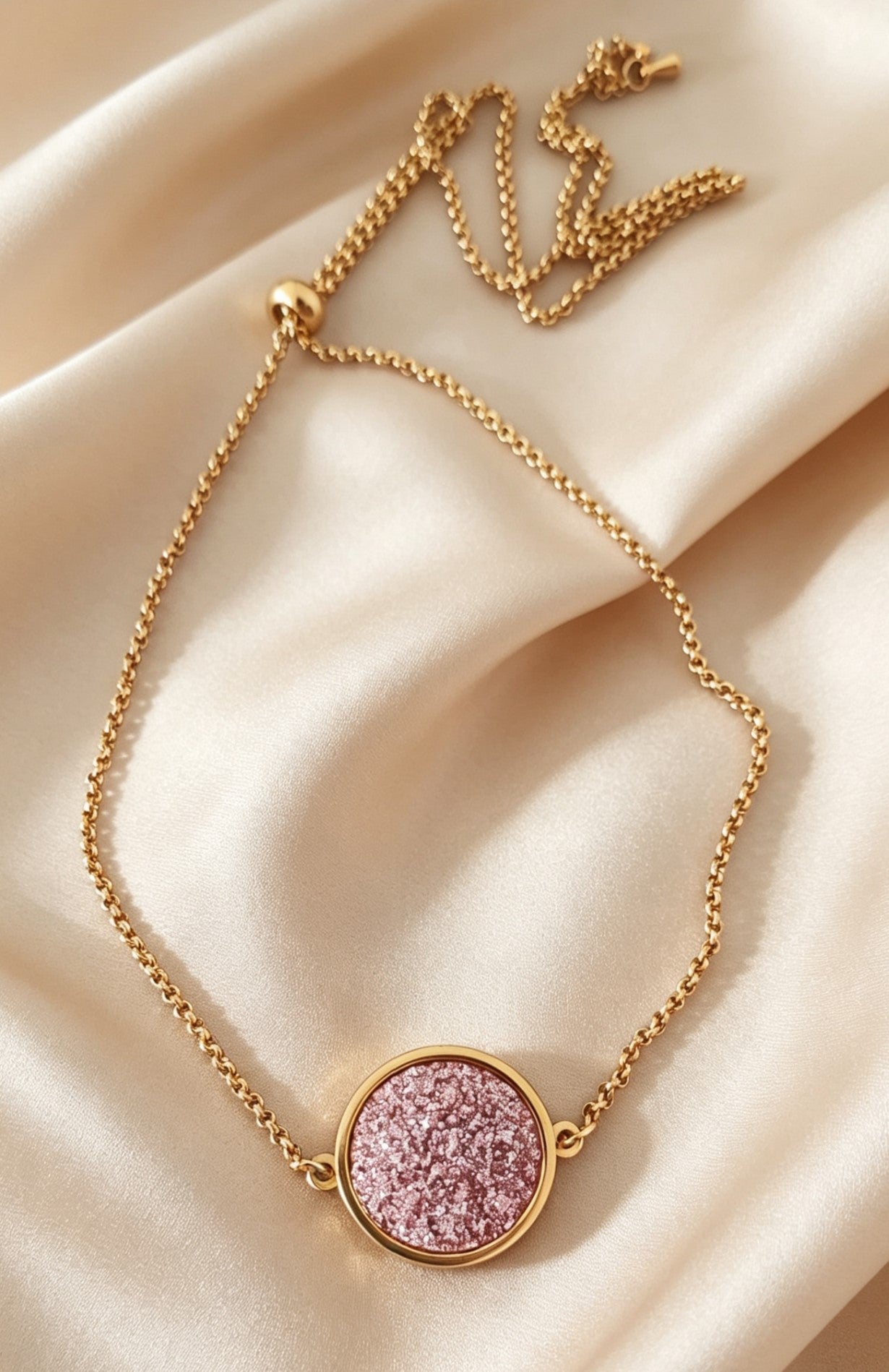 Single Disc Pendant Necklace in gold tone