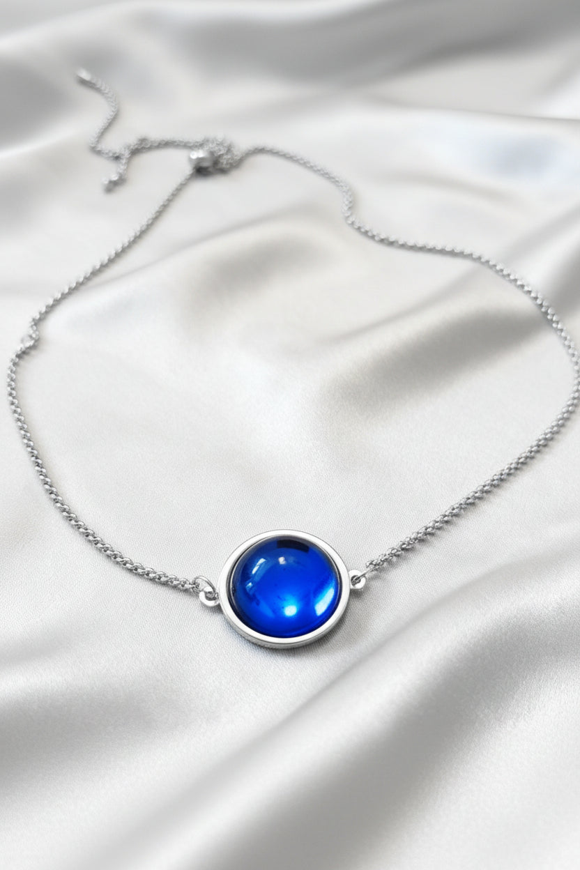 Single Disc Pendant Necklace in silver tone