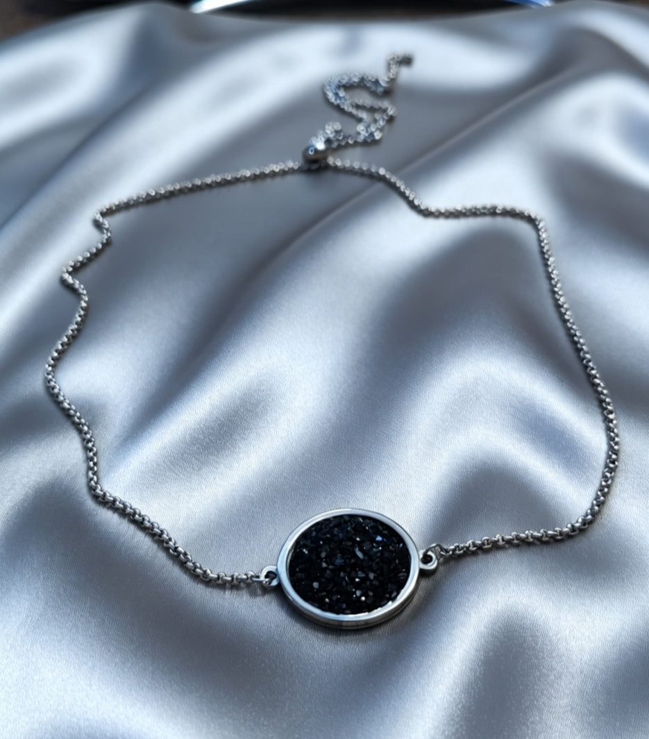 Single Disc Pendant Necklace in silver tone